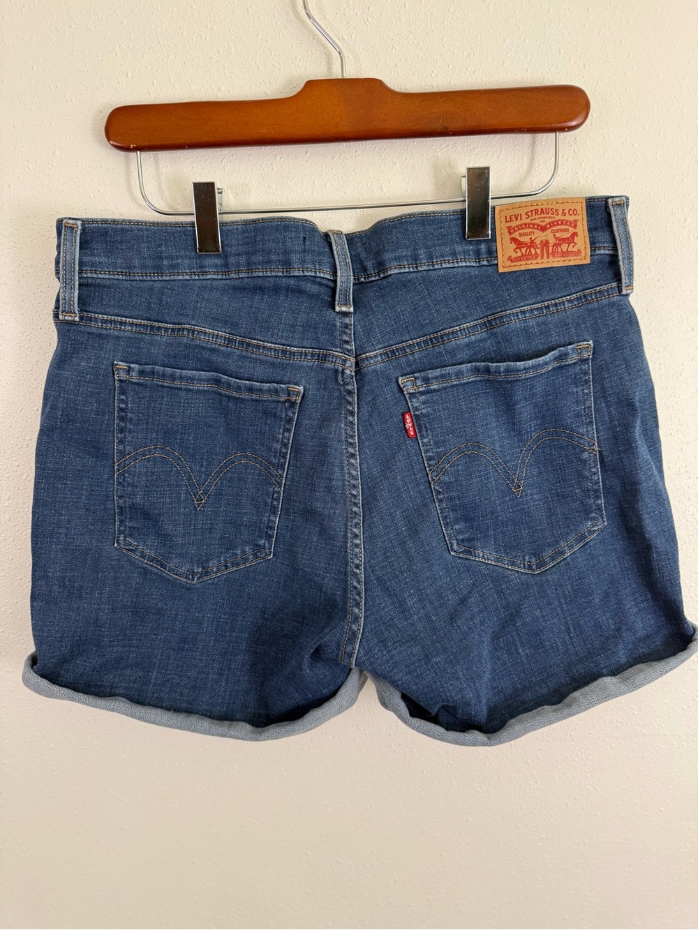 Levi’s Mid Length Distressed Cuffed Denim Shorts Size 31